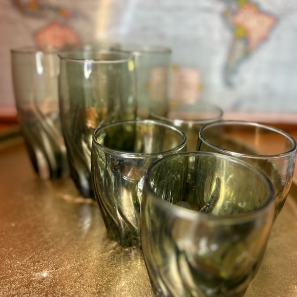 Set of  8 anchor hocking green swirl glasses - Picture 5 of 5